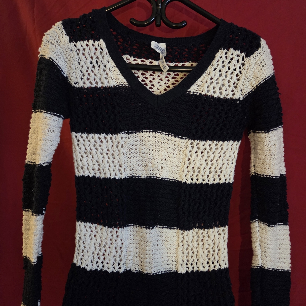 Aeropostale Navy Blue and White Crocheted Sweater